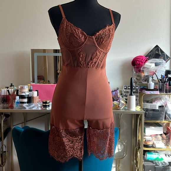 Lace Romper - Picture 1 of 5